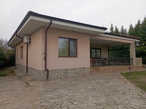 Дава се под наем Къща в Варна, Цветен квартал - 140 кв.м за 1200 € - Снимка #1