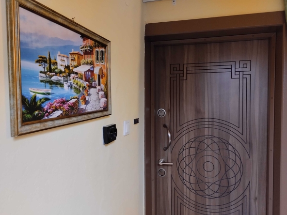 Дава се под наем Тристаен апартамент в София, Редута - 91 кв.м за 558.45 € - Снимка #1