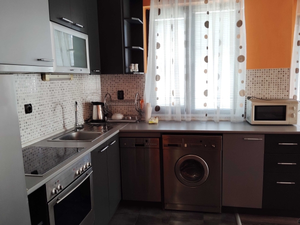 Дава се под наем Двустаен апартамент в Пазарджик, Идеален център - 74 кв.м за 280.5 € - Снимка #1