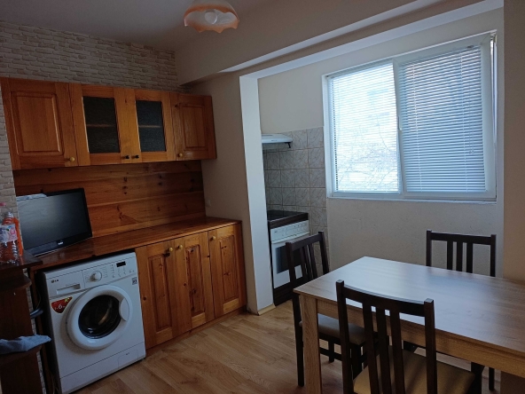 Дава се под наем Двустаен апартамент в Търговище, Запад 3 - 60 кв.м за 228.99 € - Снимка #1