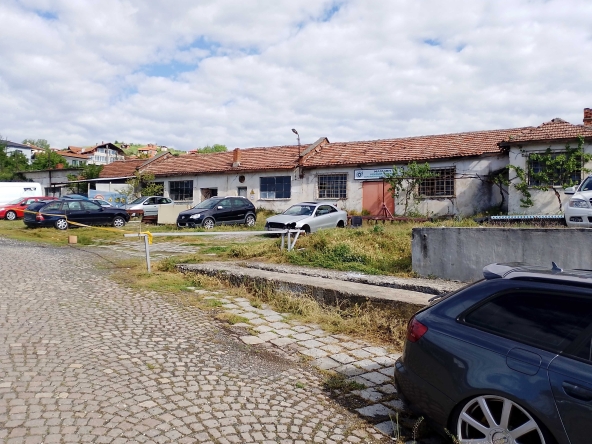 Дава се под наем Гараж / Паркомясто в Кърджали, Байкал - 400 кв.м за 253.98 € - Снимка #1