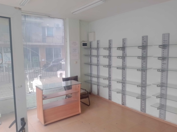 Дава се под наем Офис в Бургас, Меден рудник - зона Г - 25 кв.м за 175 € - Снимка #1