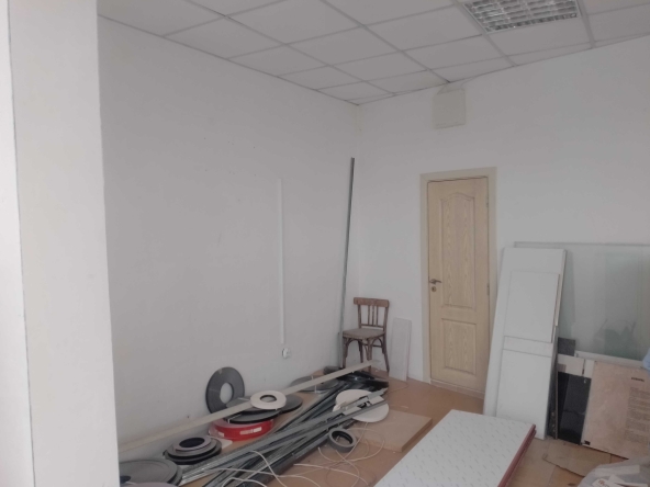 Дава се под наем Офис в Бургас, Меден рудник - зона А - 80 кв.м за 240 € - Снимка #1