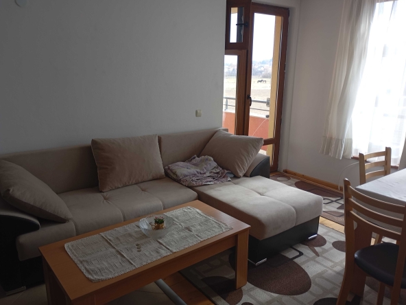 Дава се под наем Двустаен апартамент в Разлог - 65 кв.м за 214.2 € - Снимка #1