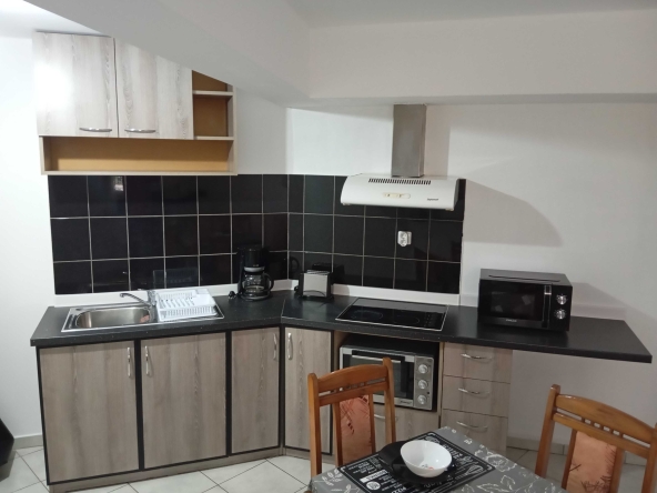 Дава се под наем Двустаен апартамент в Плевен, Идеален център - 55 кв.м за 306 € - Снимка #1