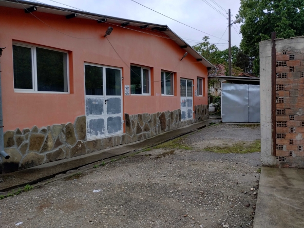 Дава се под наем Промишлена сграда в Троян - 1100 кв.м за 2600 € - Снимка #1