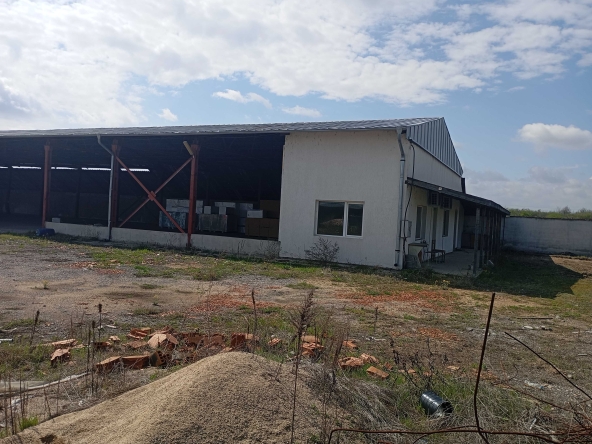 Дава се под наем Склад в с. Дълго поле, Област Пловдив - 4500 кв.м за 510 € - Снимка #1