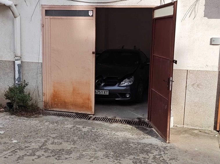 Дава се под наем Гараж / Паркомясто в София, Дианабад - 19 кв.м за 178.5 € - Снимка #1