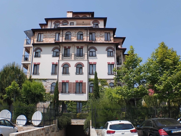 Мезонет в Свети Влас - 430 кв.м за 676 €/кв.м - Снимка #1