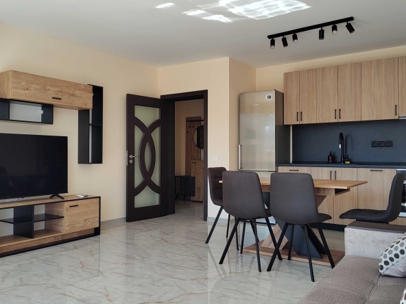 Дава се под наем Тристаен апартамент в Пловдив, Коматевски възел - 97 кв.м за 765 € - Снимка #1