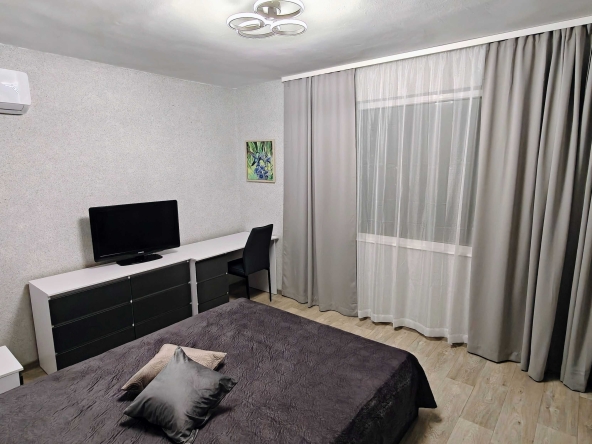 Дава се под наем Четиристаен апартамент в Варна, Левски - 100 кв.м за 900 € - Снимка #1