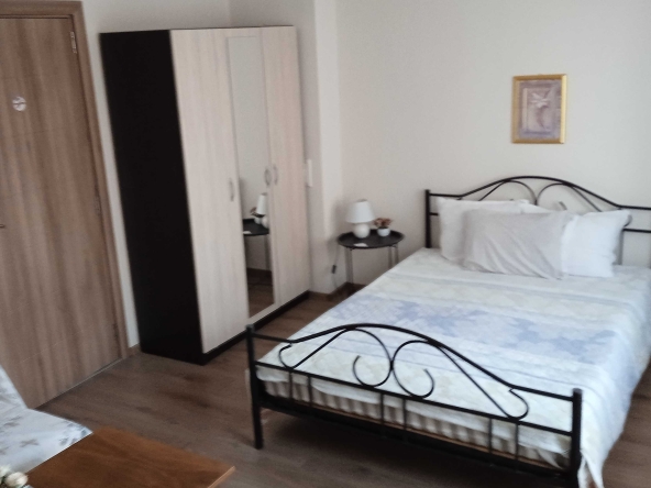 Дава се под наем Тристаен апартамент в Бургас, Център - 93 кв.м за 612 € - Снимка #1