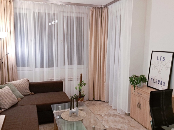 Дава се под наем Двустаен апартамент в София, Център - 55 кв.м за 847.62 € - Снимка #1