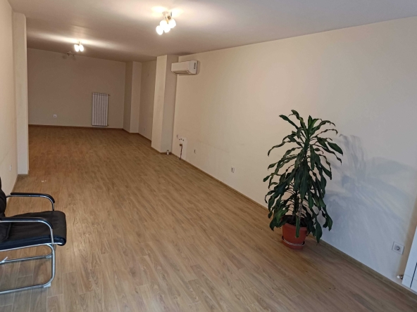 Дава се под наем Офис в София, Гео Милев - 90 кв.м за 747.66 € - Снимка #1