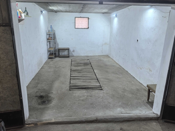 Дава се под наем Гараж / Паркомясто в Плевен, 9-ти квартал - 21 кв.м за 139.23 € - Снимка #1