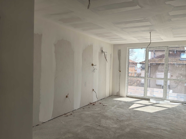 Двустаен апартамент в Ямбол, Център - 71 кв.м за 612 €/кв.м - Снимка #1