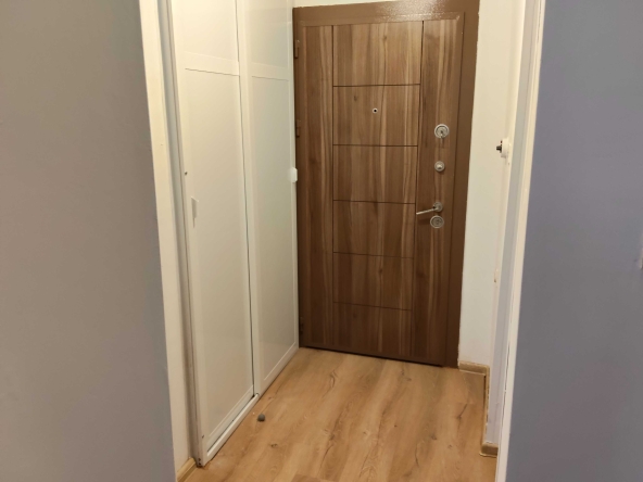 Дава се под наем Едностаен апартамент в Разград, Център - 40 кв.м за 248.88 € - Снимка #1