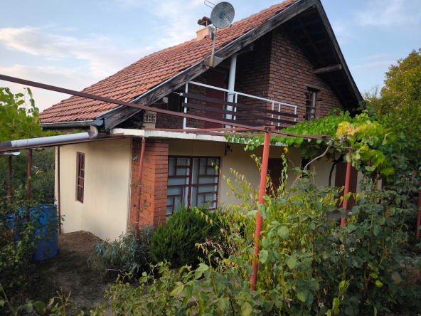 Къща в Търговище, Вилна зона - 100 кв.м за 459 €/кв.м - Снимка #1