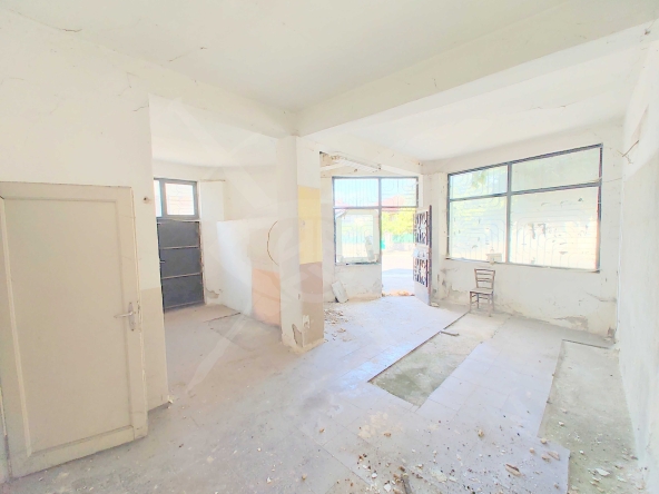 Дава се под наем Магазин в с. Марково, Област Пловдив - 370 кв.м за 131000 € - Снимка #1