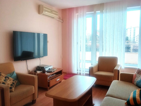 Дава се под наем Тристаен апартамент в к.к. Слънчев бряг - 118 кв.м за 305.49 € - Снимка #1