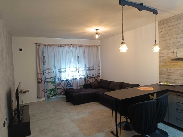 Дава се под наем Двустаен апартамент в Стара Загора, Три чучура - център - 64 кв.м за 331.5 € - Снимка #1