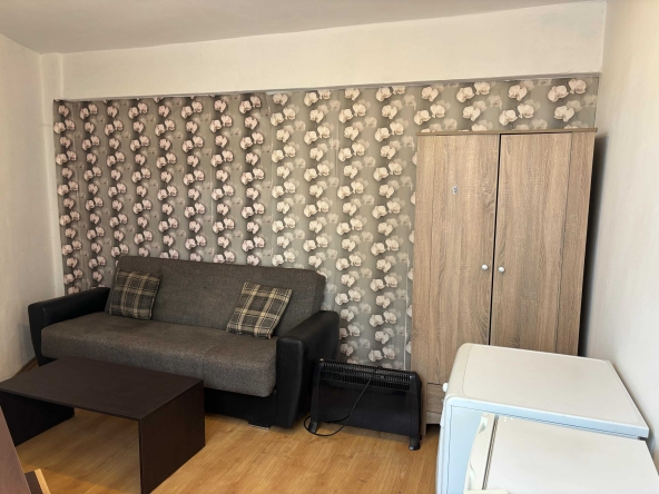 Дава се под наем Едностаен апартамент в Велико Търново, Бузлуджа - 18 кв.м за 153 € - Снимка #1