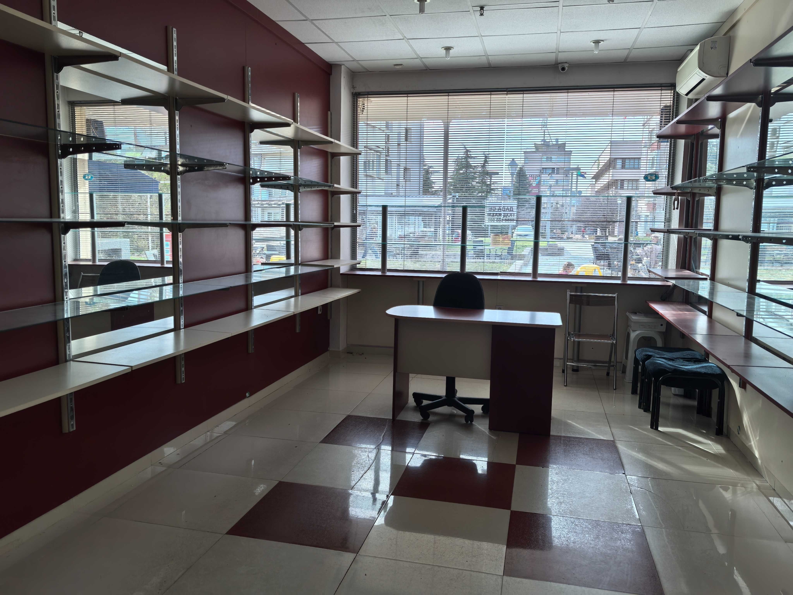 Магазин в Ямбол, Център - 26 кв.м за 2308 €/кв.м - Снимка #1