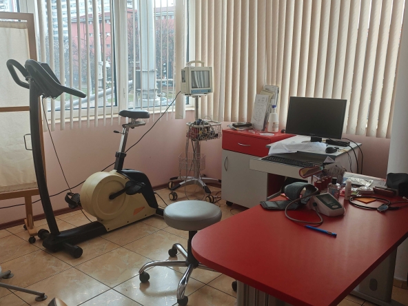 Дава се под наем Офис в София, Хиподрума - 15 кв.м за 255 € - Снимка #1