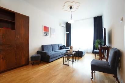 Дава се под наем Тристаен апартамент в София, Център - 110 кв.м за 1200 € - Снимка #1