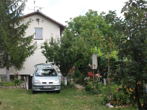 Дава се под наем Къща в с. Лозен, Област София-град - 60 кв.м за 204 € - Снимка #1