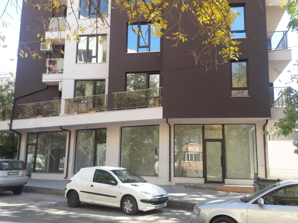 Магазин в Благоевград, Широк център - 43 кв.м за 1233 €/кв.м - Снимка #1