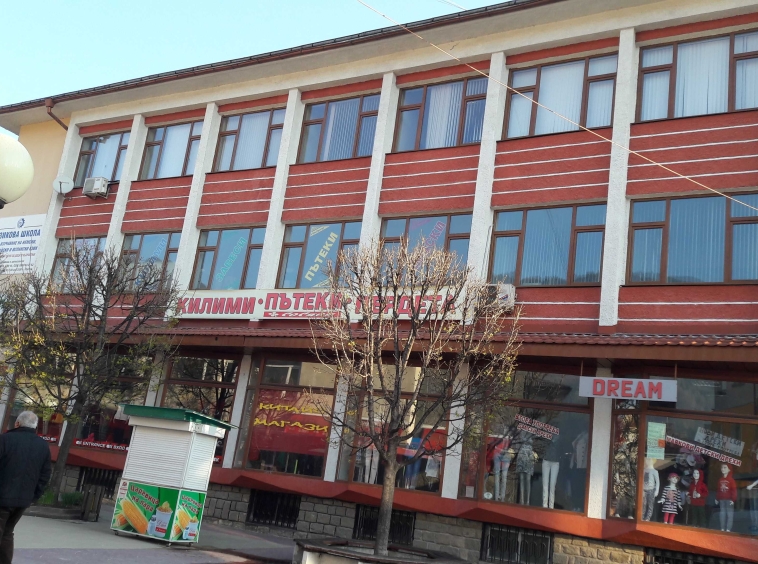 Дава се под наем Офис в Смолян, Стар център - 14 кв.м за 73.44 € - Снимка #1