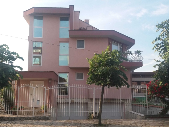 Къща в Бургас, Сарафово - 603 кв.м за 1100 €/кв.м - Снимка #1