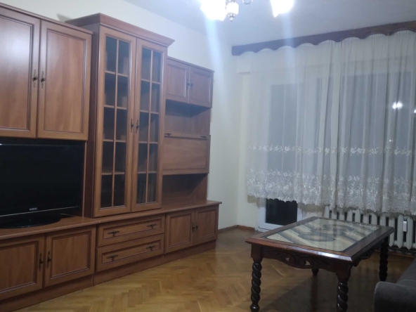 Дава се под наем Двустаен апартамент в Бургас, Славейков - 67 кв.м за 331.5 € - Снимка #1