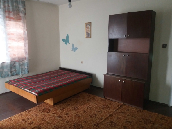 Дава се под наем Тристаен апартамент в Аксаково - 80 кв.м за 204 € - Снимка #1