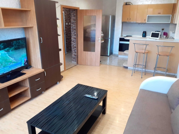 Дава се под наем Двустаен апартамент в Варна, Бизнес хотел - 68 кв.м за 600 € - Снимка #1