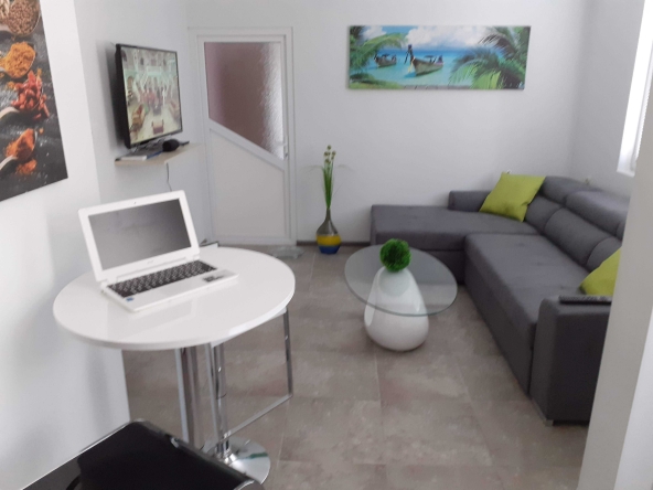 Дава се под наем Тристаен апартамент в Варна, Бизнес хотел - 86 кв.м за 760 € - Снимка #1