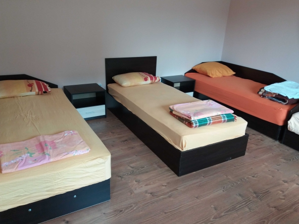 Дава се под наем Етаж от къща в с. Казичене, Област София-град - 100 кв.м за 7.65 € - Снимка #1