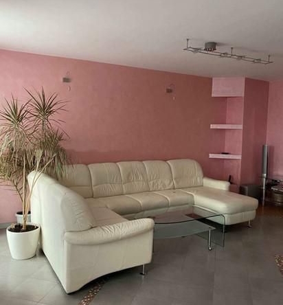 Дава се под наем Тристаен апартамент в София, Зона Б-19 - 117 кв.м за 899 € - Снимка #1