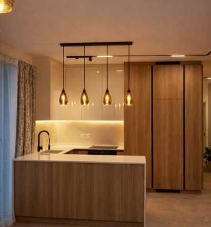 Дава се под наем Тристаен апартамент в София, Изток - 103 кв.м за 1286.73 € - Снимка #1