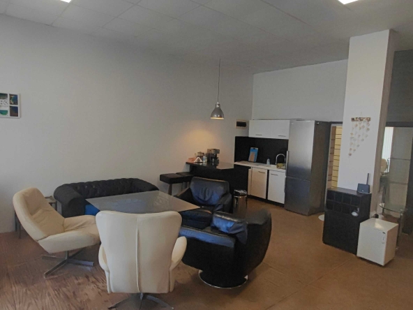 Тристаен апартамент в Асеновград - 95 кв.м за 1948 €/кв.м - Снимка #1