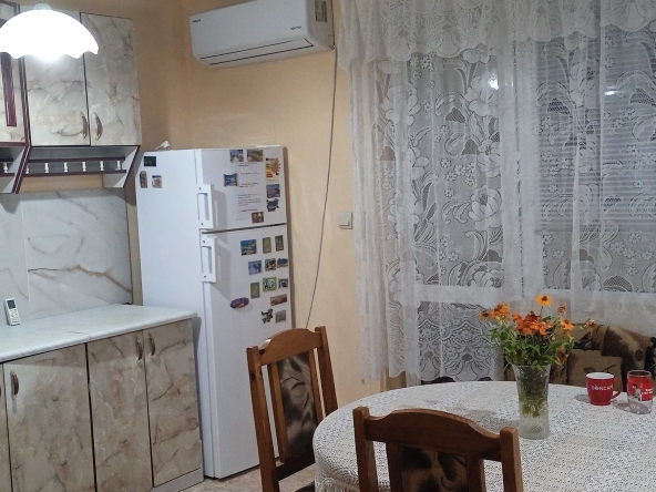 Дава се под наем Двустаен апартамент в Варна, Колхозен пазар - 55 кв.м за 357 € - Снимка #1