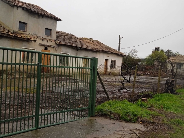 Дава се под наем Промишлена сграда в с. Кардам, Област Добрич - 4000 кв.м за 306 € - Снимка #1