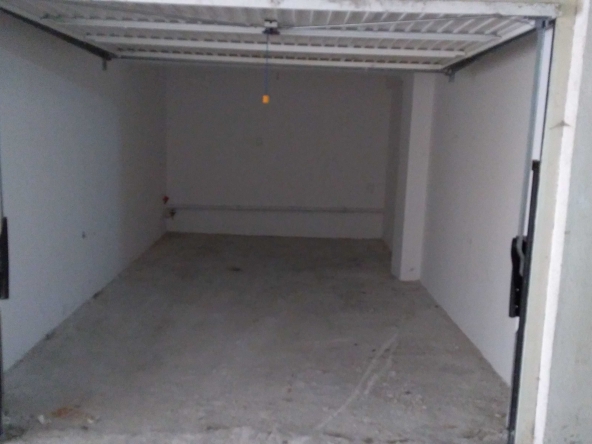 Дава се под наем Гараж / Паркомясто в Стара Загора, Център - 21 кв.м за 76.5 € - Снимка #1