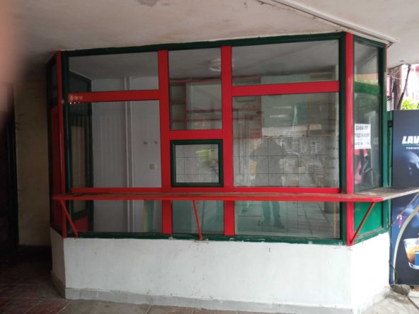 Дава се под наем Магазин в Враца, Център - 10 кв.м за 147.9 € - Снимка #1