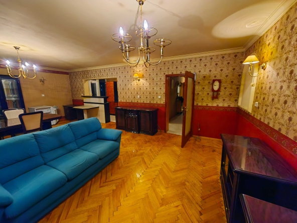 Тристаен апартамент в София, Гоце Делчев - 120 кв.м за 3084 €/кв.м - Снимка #1