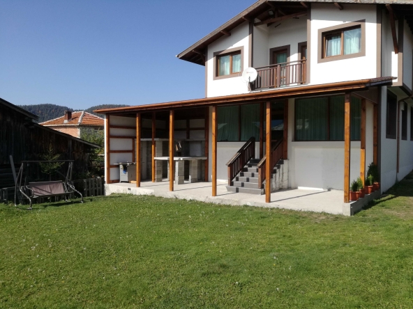 Къща в с. Равногор, Област Пазарджик - 300 кв.м за 1000 €/кв.м - Снимка #1