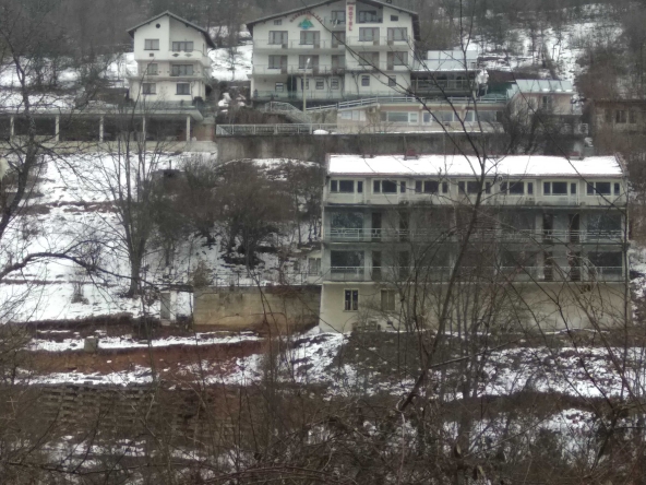 Хотел в Троян - 800 кв.м за 97 €/кв.м - Снимка #1