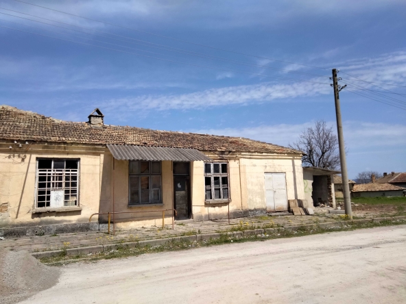 Дава се под наем Промишлена сграда в с. Имренчево, Област Шумен - 109 кв.м за 298.86 € - Снимка #1