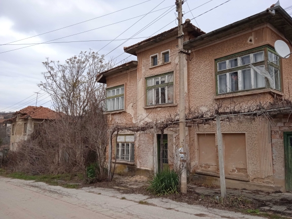Къща в с. Владиня, Област Ловеч - 160 кв.м за 37 €/кв.м - Снимка #1